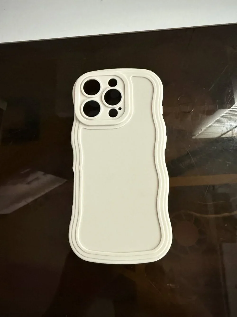 Amazon IPhone 16 Pro Cream Scalloped Phone Case